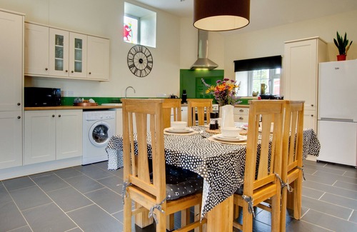 Llanrug House | Hen Stabl Llanrug - Two Bedroom House, Sleeps 4