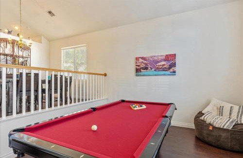 MacDonald Ranch Villa | Henderson Hacienda, 5br free heated pool-spa, 15 min to Strip