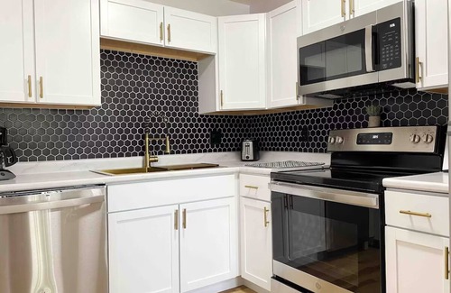 Henderson Apartment | Henderson Haven/KING 2BD/1BA Apartmentnn