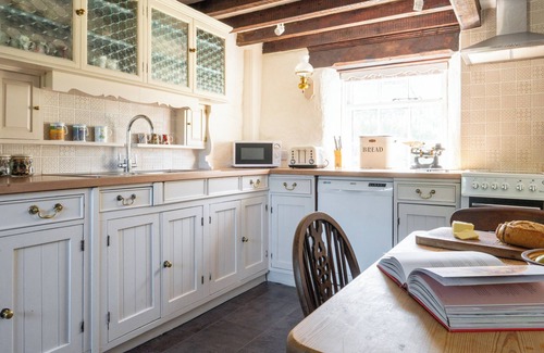 Corwen Cottage | Henfaes Isaf - Tranquil 16th Century Farmhouse near Snowdonia