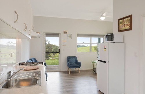 Central Tilba Cabin | Henkley Cottage 4 - Daniel