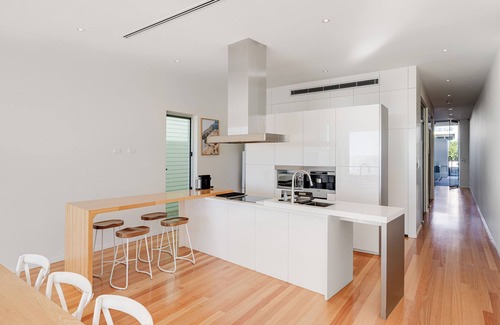 Henley Beach South House | Henley Beachfront Luxury Home With Private Pool, Spa And Sauna!