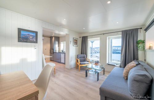 Henningsvaer Apartment | Henningsvær Seaside Ground Floor Apartment