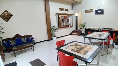Paciran House | Hennoyustian Homestay
