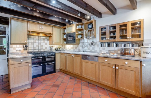 Pengenffordd House | Heol Llygoden - Seven Bedroom House, Sleeps 12