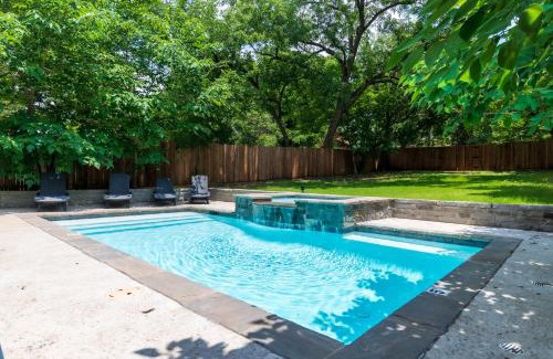 Cedar Crest House | Herdon Park Hideaway