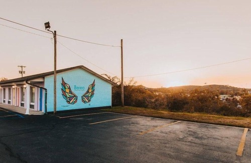 Berea House | Here's Something Exciting! Pet-friendly, Free Parking, WiFi