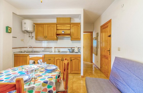 Santa Pola Apartment | Here you can expect a modern and homely furnished apartment near the beach.