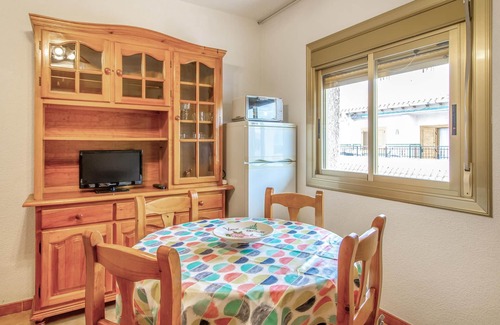 Santa Pola Apartment | Here you can expect a modern and homely furnished apartment near the beach.