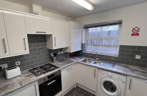 Hereford House | HEREFORD – Kestrel House: 4-Bed Home North of City, Parking for 2, Sleeps 7