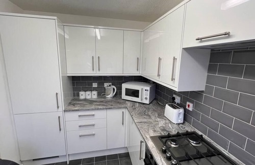 Hereford House | HEREFORD – Kestrel House: 4-Bed Home North of City, Parking for 2, Sleeps 7