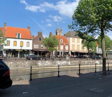 Sluis House | Herenhuis aan het water in centrum Sluis