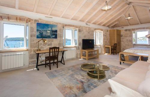 Seget Donji House | Heritage Art Home