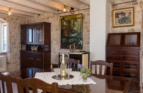 Seget Donji House | Heritage Art Home