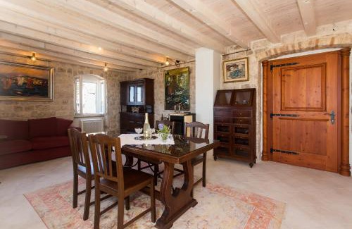 Seget Donji House | Heritage Art Home