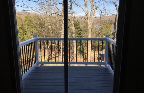 Mount Sterling House | Hermann Lake House offering you a serene, peaceful and exclusive get away.