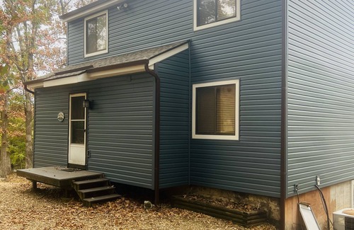 Mount Sterling House | Hermann Lake House offering you a serene, peaceful and exclusive get away.