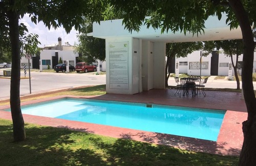 San Francisco de los Romo House | Hermosa casa completa en coto privado