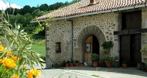 Larraun House | Hermoso Caserío Navarra. (Madoz)