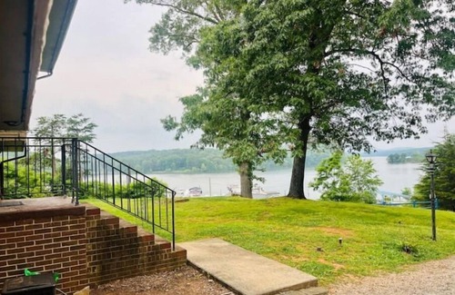 Staunton River House | Heron’s Cove on Leesville Lake.