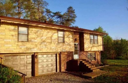 Staunton River House | Heron’s Cove on Leesville Lake.