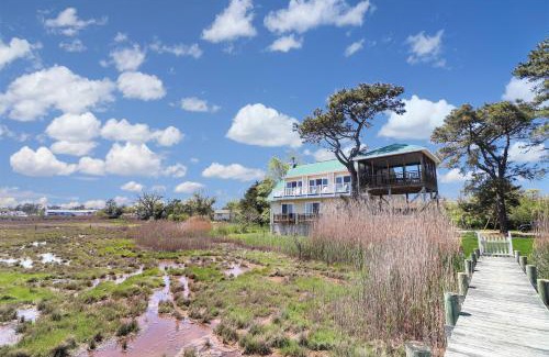Deep Hole House | Heron's Cove on Salt Meadow - Pet friendly, waterfront home!