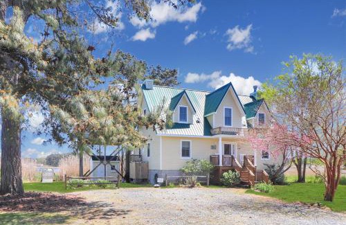 Deep Hole House | Heron's Cove on Salt Meadow - Pet friendly, waterfront home!