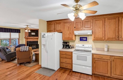 Leesville House | Heron's Flight | Sleeps 6 on Lake Murray