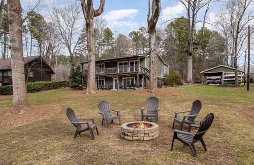 Troutman House | Heron’s Landing – Fire-pit, kayaks, & paddle board