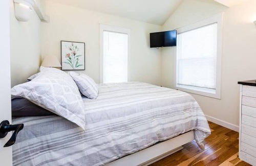 Paw Paw Lake Cottage | Heron's Nest I Paw Paw Lake Cottages I Huron #1