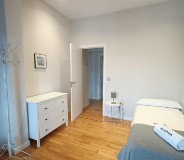Zarautz Apartment | Herrikobarra - Apartamento en el centro a 500mts de la playa by Egona