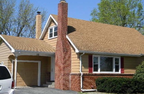 Harrisburg House | Hershey Park Just 3 miles From Wildwoods Inn Hershey Road Pets stay free charge