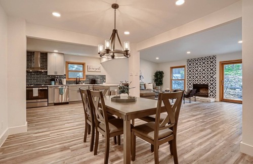 Walnut Crossing House | Hestia: Modern Hideaway Near the Domain