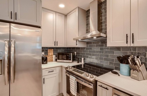 Walnut Crossing House | Hestia: Modern Hideaway Near the Domain
