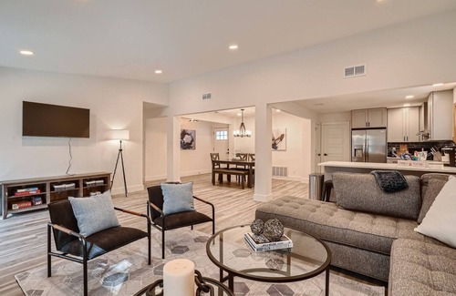 Walnut Crossing House | Hestia: Modern Hideaway Near the Domain