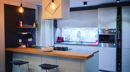 Nou Moles Apartment | Hexagonal Design Apartment