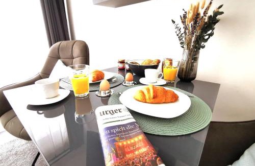 Winterhude Apartment | HH 01 by ROCKCHAIR - SUPERHOST Status - Modernes Apartment mit sonnigem Balkon & premium Boxspringbetten in Winterhude - Hamburg Top Geheimtipp