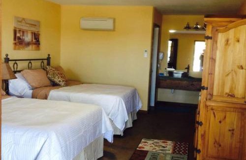 Seymour Hotel | HH Creek Inn