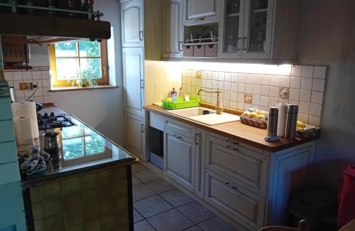Dobrova-Polhov Gradec House | Hiša Šujica
