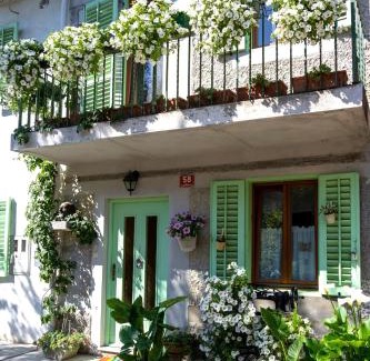 Sempeter pri Gorici Apartment | Hiša pri poetu