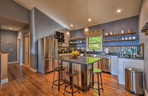 Hiawassee House | Hiawassee Home with Views Less Than 1 Mi to Lake Chatuge