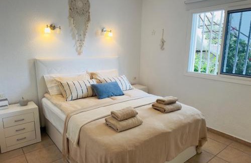 Los Gigantes Apartment | Hibisco Lazy Days Los Gigantes - swimming pool AC