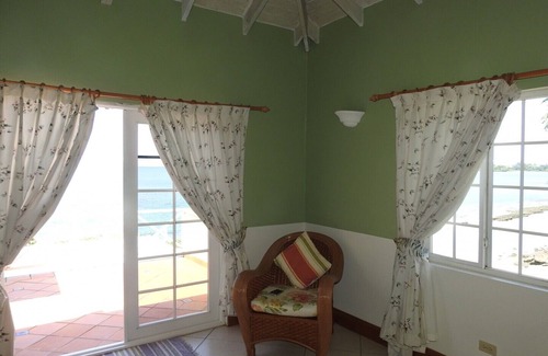 Black Rock Villa | Hibiscus - Holiday Home with the Caribbean Sea on its Doorstep!