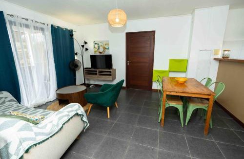 Cayenne Apartment | Hibiscus Standing- Appartement Cosy- 2 chambres Climatisées- Cuisine équipée- WIFI-Terrasse