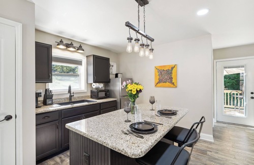 Hickory Apartment | Hickory Hideaway: Patio Paradise w/Community Pool
