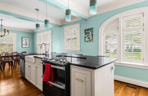 Oakwood Historic District House | Hickory Home Near Downtown & Lake + Pet Friendly