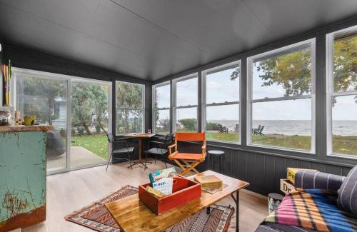 Oshkosh House | Hickory on the Lake, Waterfront Luxury 3BR, 3BA with Lake Winnebago Views