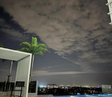 Kajang Apartment | Hidayah Homestay near UKM and KTM station with high speed wifi - pool & river view