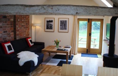 Henley-in-Arden Apartment | Hidden cottages Two lovely 1 bed cottages in peaceful surroundings, 1 with log burner