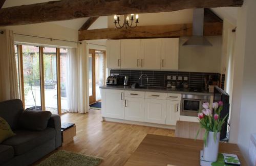 Henley-in-Arden Apartment | Hidden cottages Two lovely 1 bed cottages in peaceful surroundings, 1 with log burner